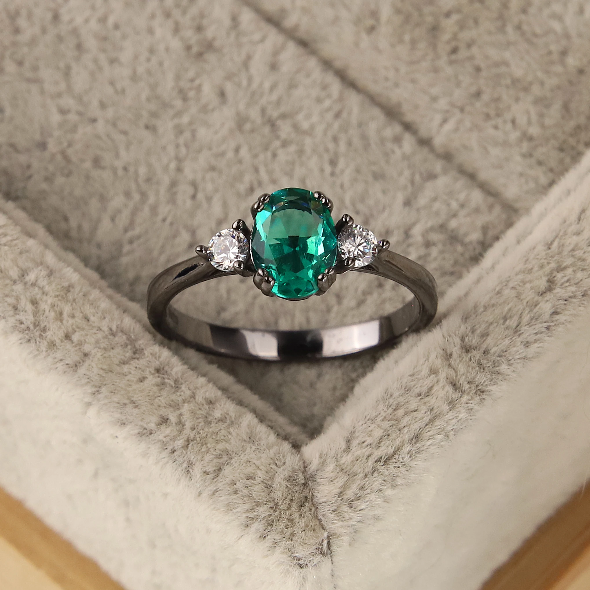 

Popular in Europe and America fashion 925 Sterling Silver Elegant Ring Platinum zircon deep green crystal women's jewelry gifts