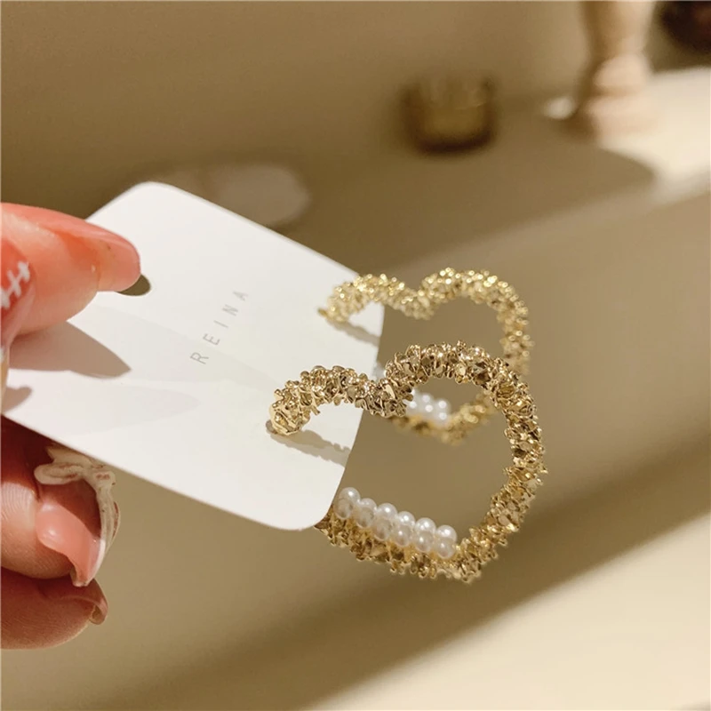 

Korean Fashion Hollow Heart Heart Hoop Earrings For Women Girls Elegant Pearl Beads Oorbellen Jewelry Gifts