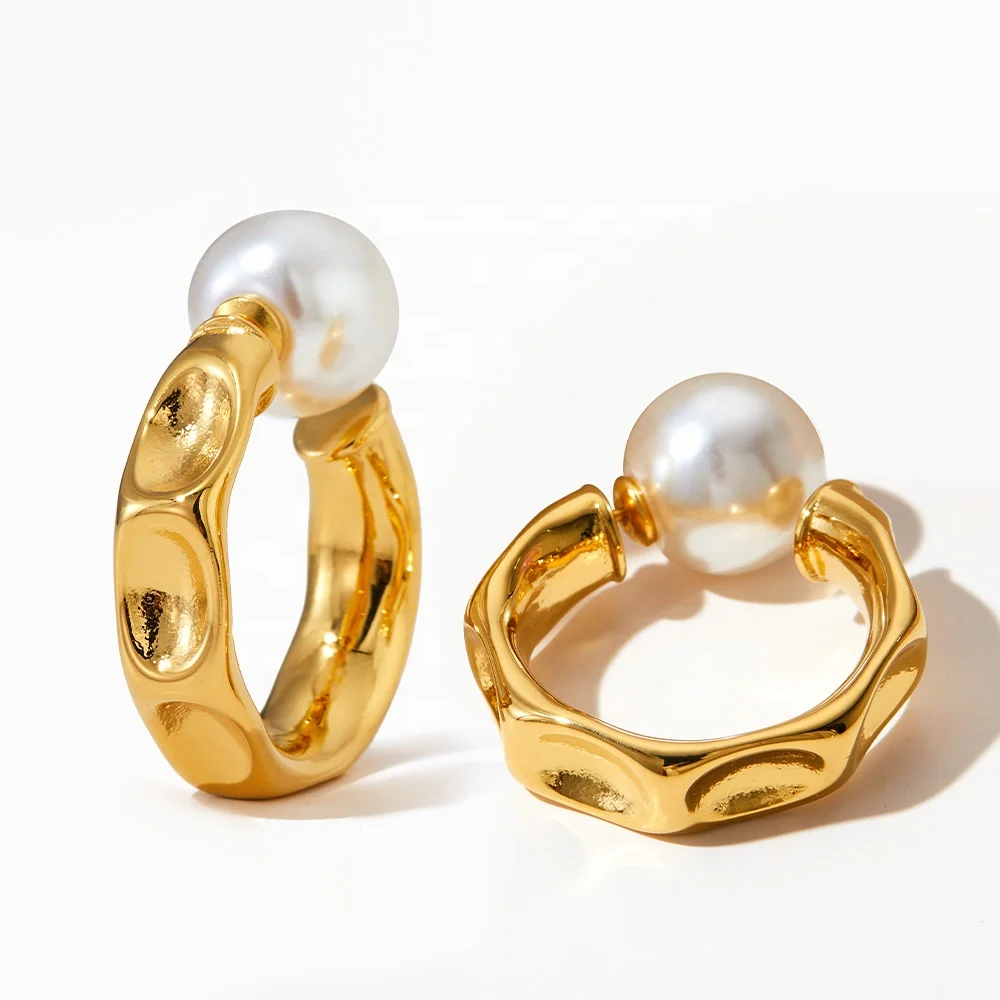 

Clioro 2024 Designer Gold Plated Chic Pearl Earrings Chunky Concave C-shape Stainless Steel Hoop Earrings Women Luxury