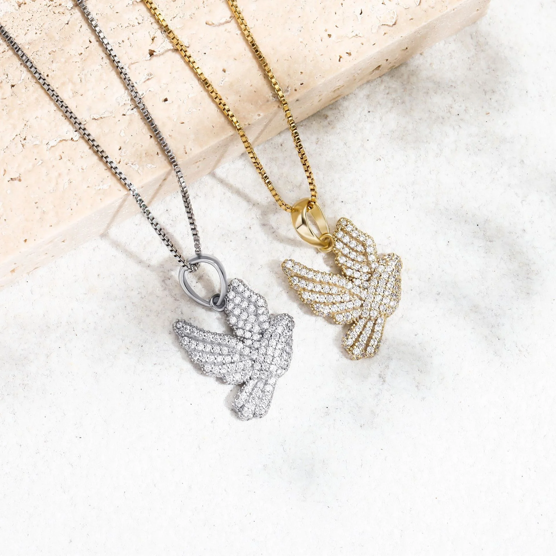 

New 925 Sterling Silver Luxury Iced Out Cubic Zirconia Cute Freedom Bird Pendant Fly Wings Necklace Hip Hop Fashion Jewelry Gift