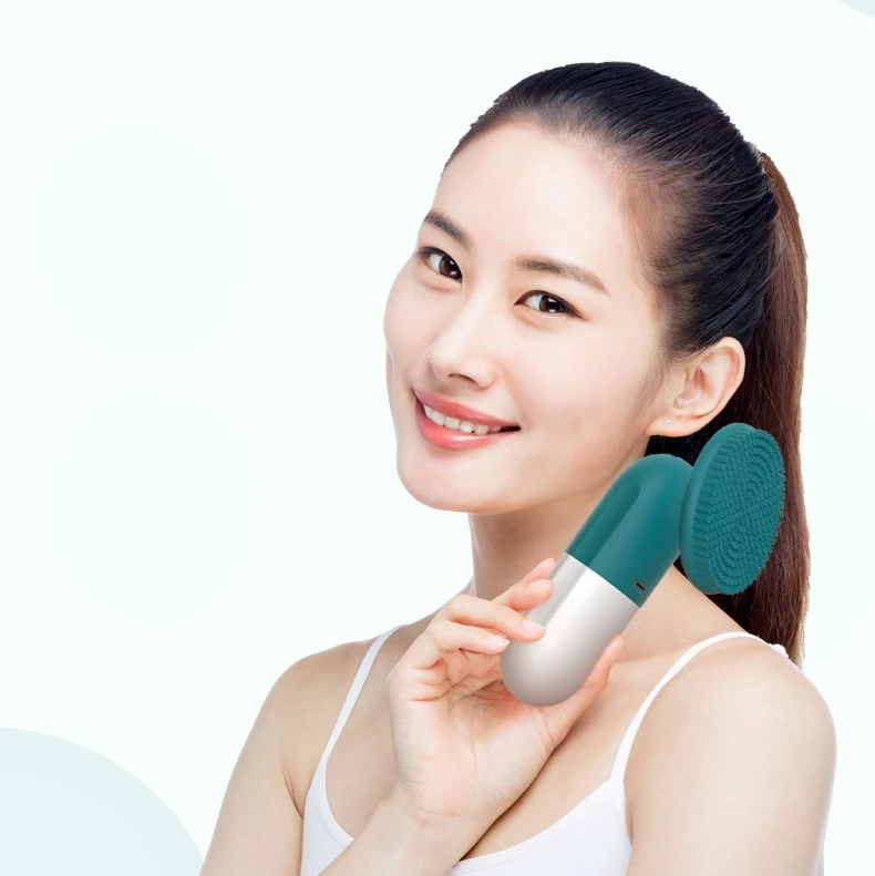 

USB Rechargeable IPX7 Grade Waterproof electric ultrasonic Facial Cleansing Silicone Face Brush