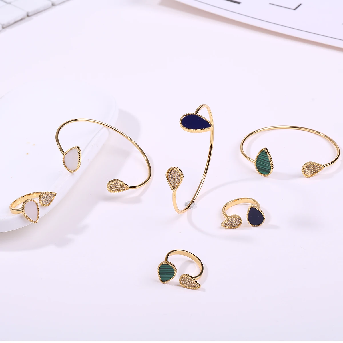 

Newly designed water drop pendant charm Jewelry decorations copper women bracelet and ring set for gifts, White/black/green