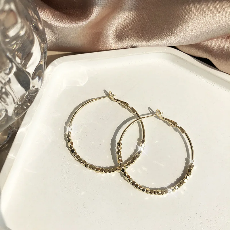 

Ins Hot Sale Geometric Beaded Hoop Earrings Delicate Polished 18k Gold Plated Circle Round Earrings, Silver gold