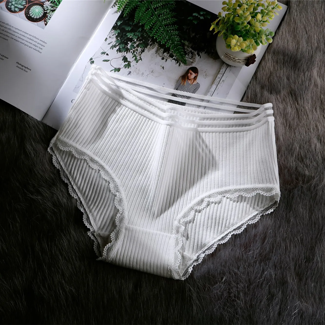 

Free Shipping Japanese hollowed out lace briefs for women Candy cotton lace breathable comfortable panties for women, Mix color
