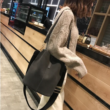 

Messenger Bag Women Bucket Shoulder Bag Large Capacity Vintage Matte PU Leather Lady Handbag