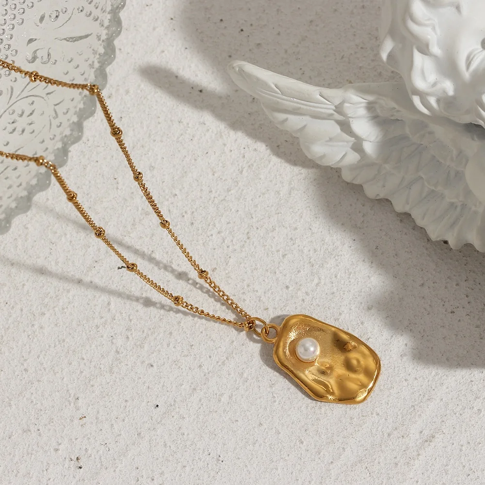 

Small Pearl Inlaid Irregular Shaped Stainless Steel 18K Gold Plated Pearl Geometric Pendant Necklace