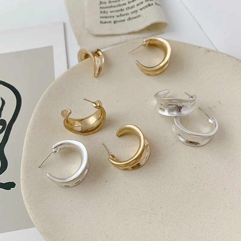 

OUYE 2021 Summer popular simple gold plated hoop earrings 18k fashion women earrings wholesale jewelry hoop earrings, Golden/silver