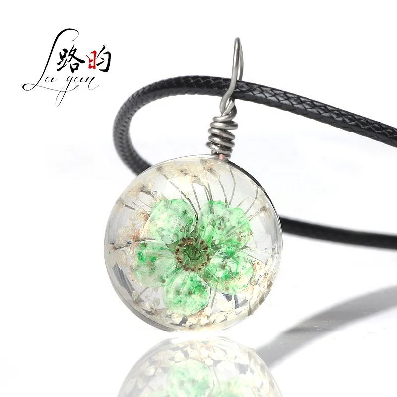 

LYD002 Luyun Glass Dried Flower Necklace 25mm Ball Clear Resin Globe Pressed Flower Necklace, 12 colors