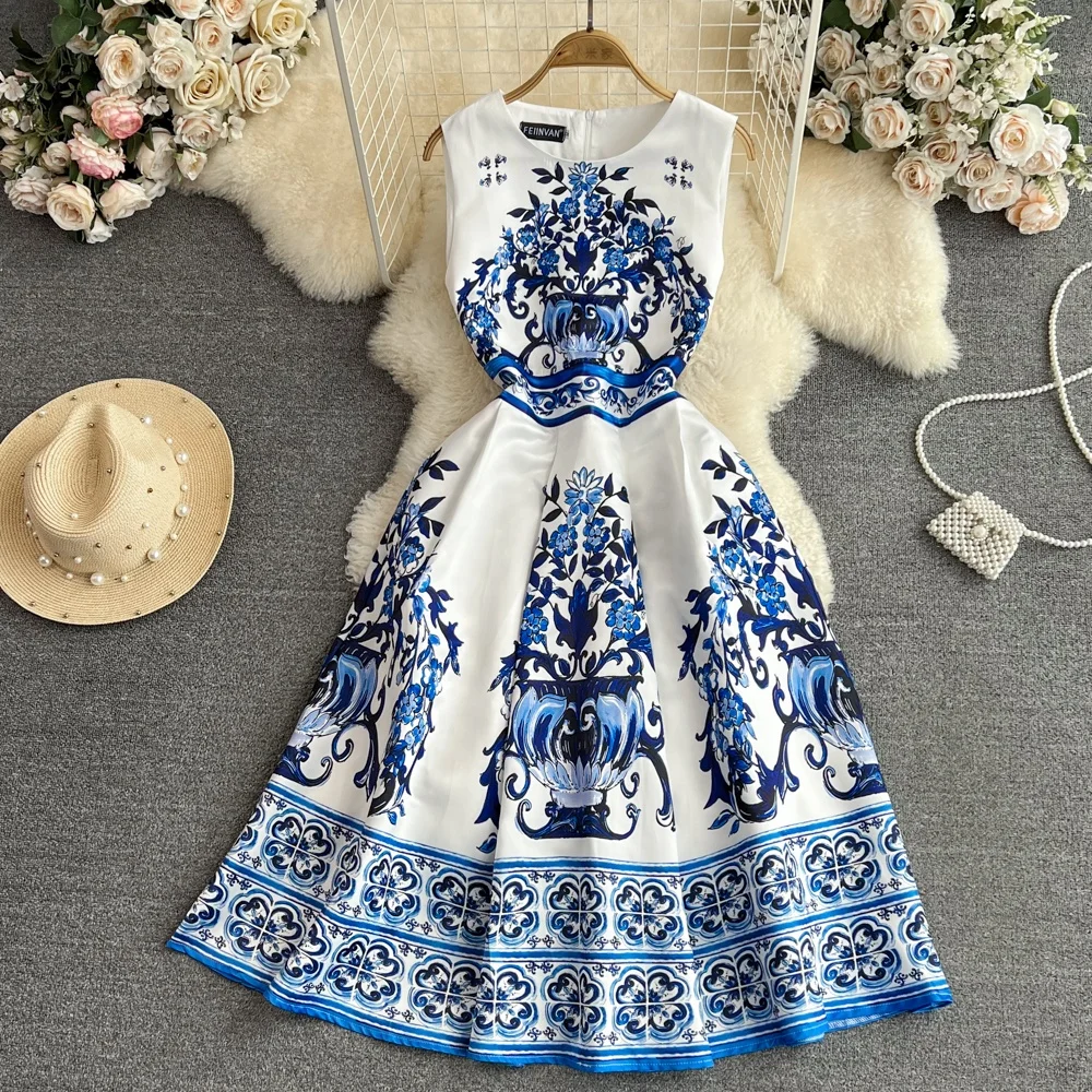 

Europe And The United States Senior Sense Of Fashion Round Neck Waist Sleeveless Blue Printed Dress Summer