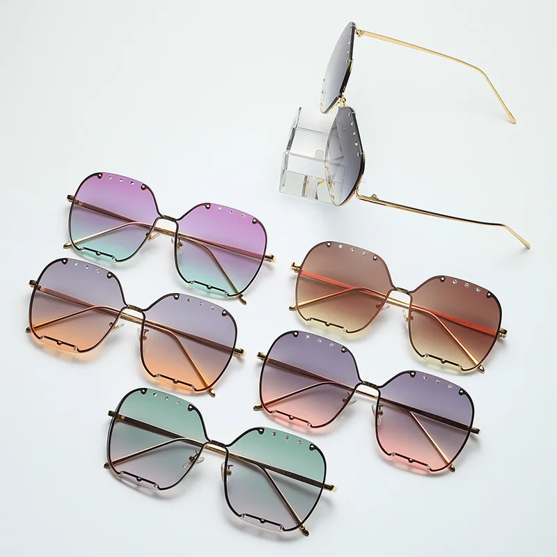 

Wholesale oversized fashion Metallic gradient vintage streetwear women sunglasses