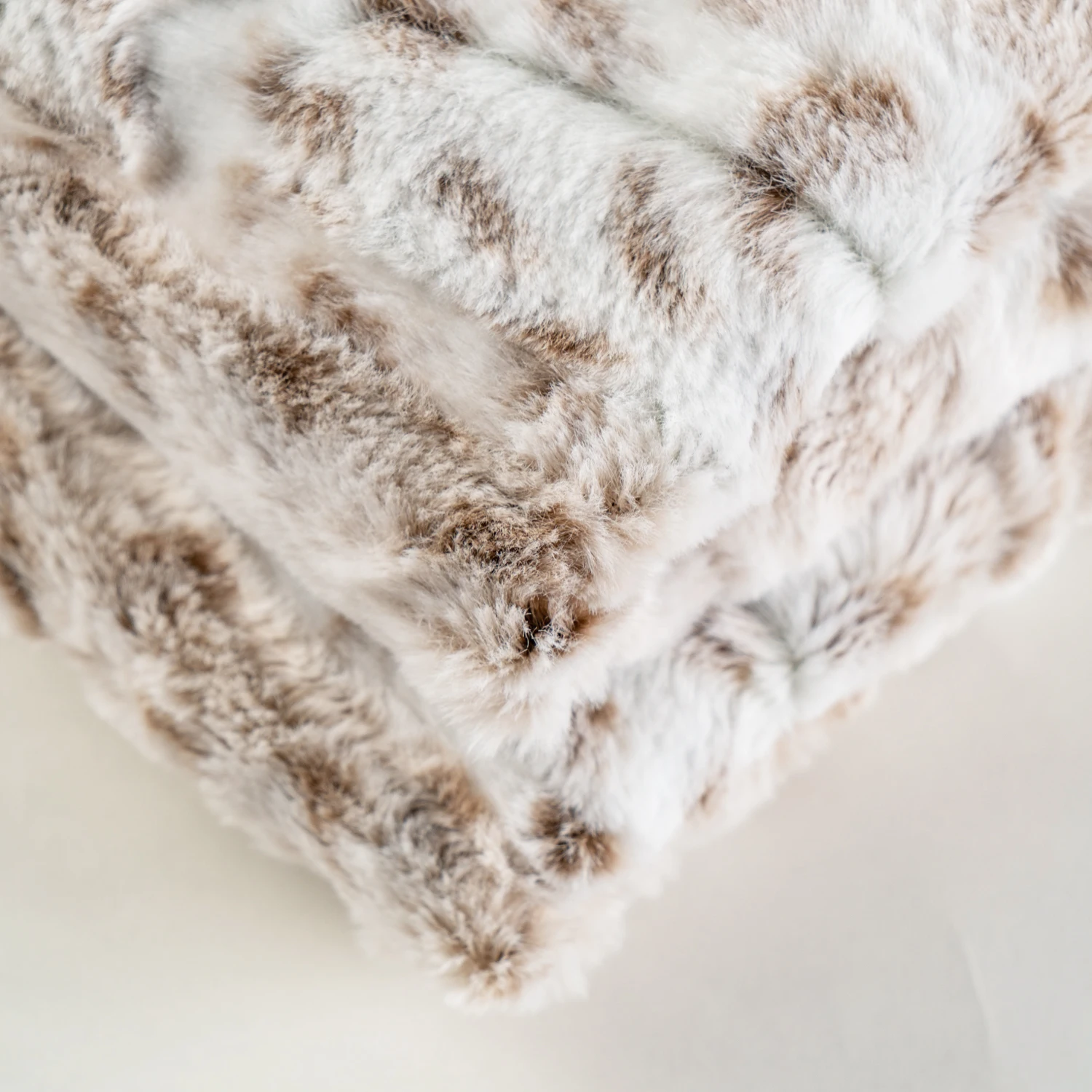 超柔软奢华蓬松古典浮雕豹纹印花兔毛毛毯 - buy 豹纹毛毯,毛茸茸的