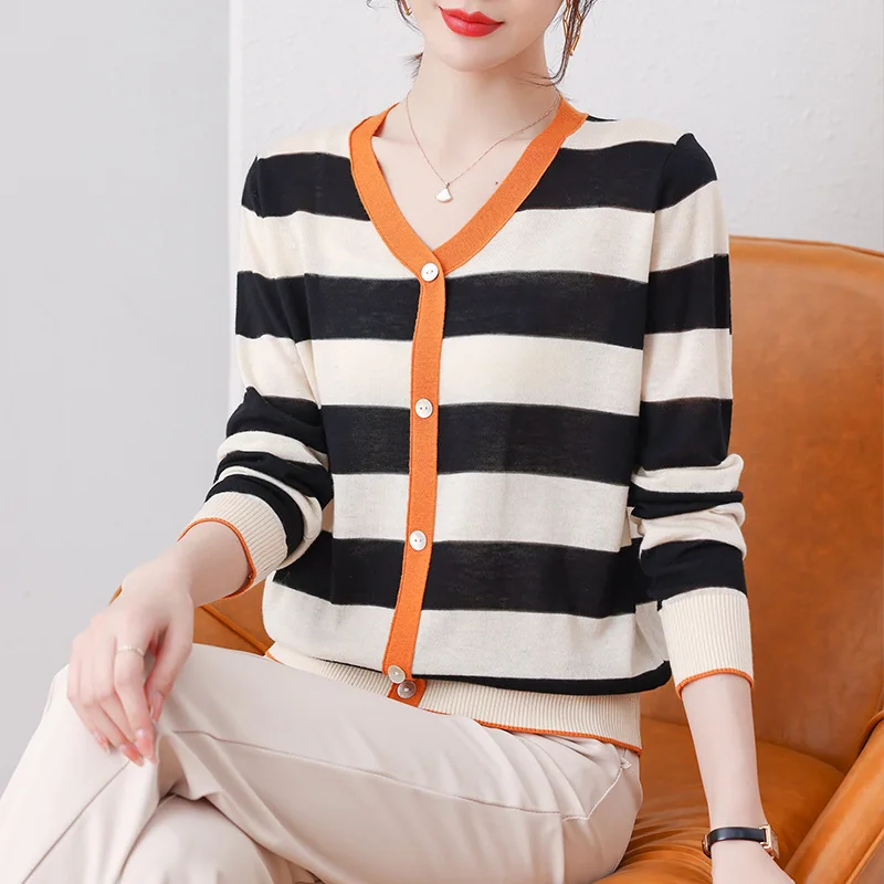 

2021 New Stripe V-neck one pice of women's sweater Pullover bottomed sweater Korean fashion sweater