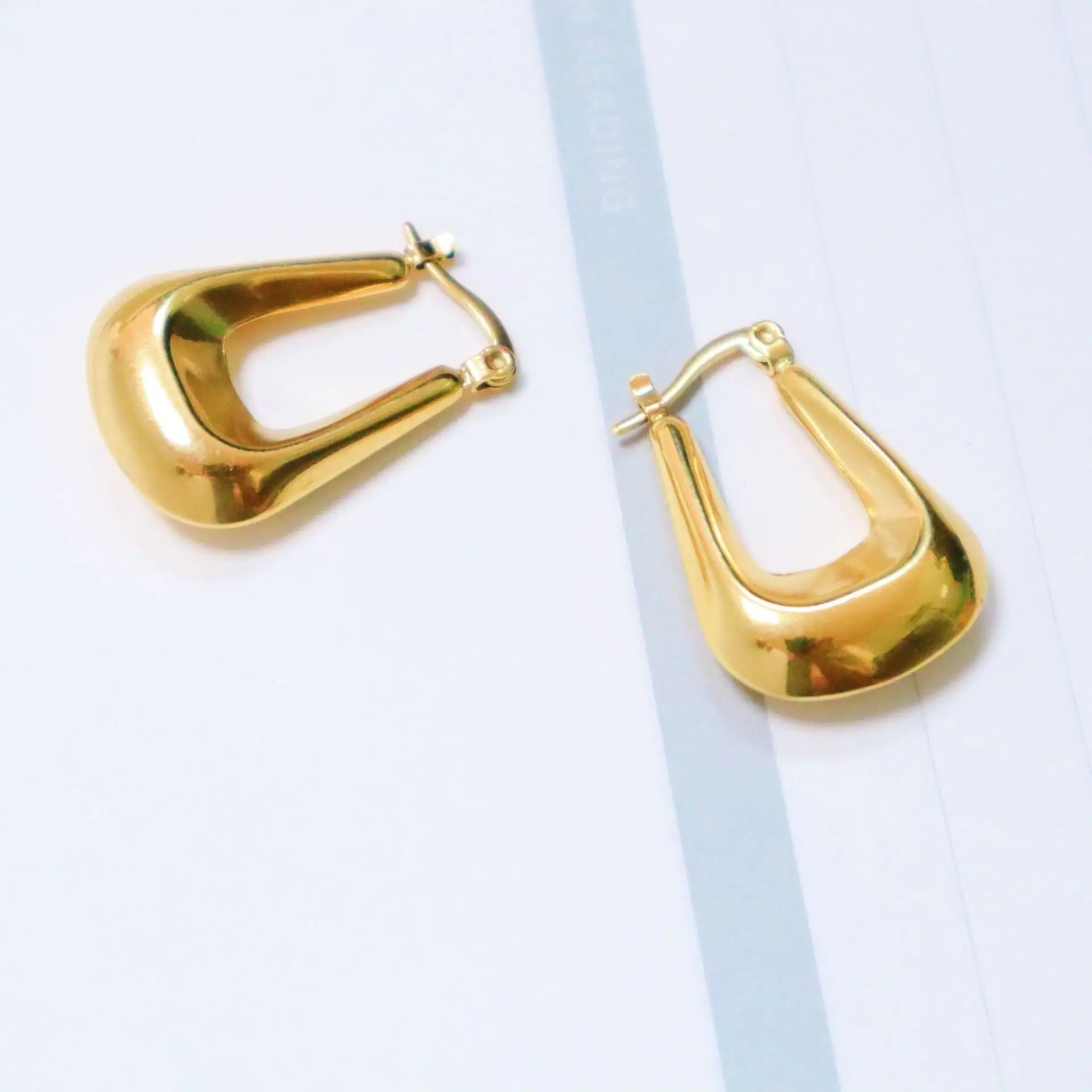 

Simple Stainless Steel Hollow U Shaped Clip on Earrings Gold Plated Chunky Geometric U Shape Hoop Earrings