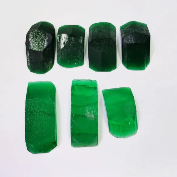 

YuyingGems Factory direct price Emerald Raw Material Price Per Gram Hydrothermal Emerald Rough