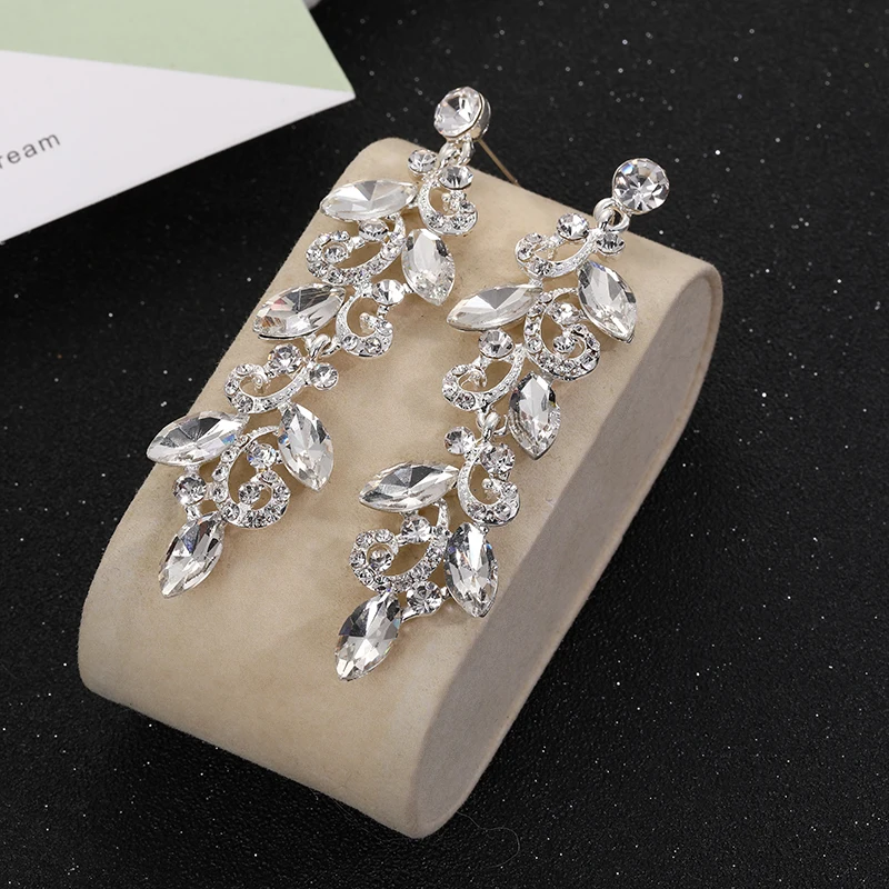 

Yiwu Fashion Accessories Normal Strand Rhinestone Earrings in High quality wedding wearing Earrings For Girls, White