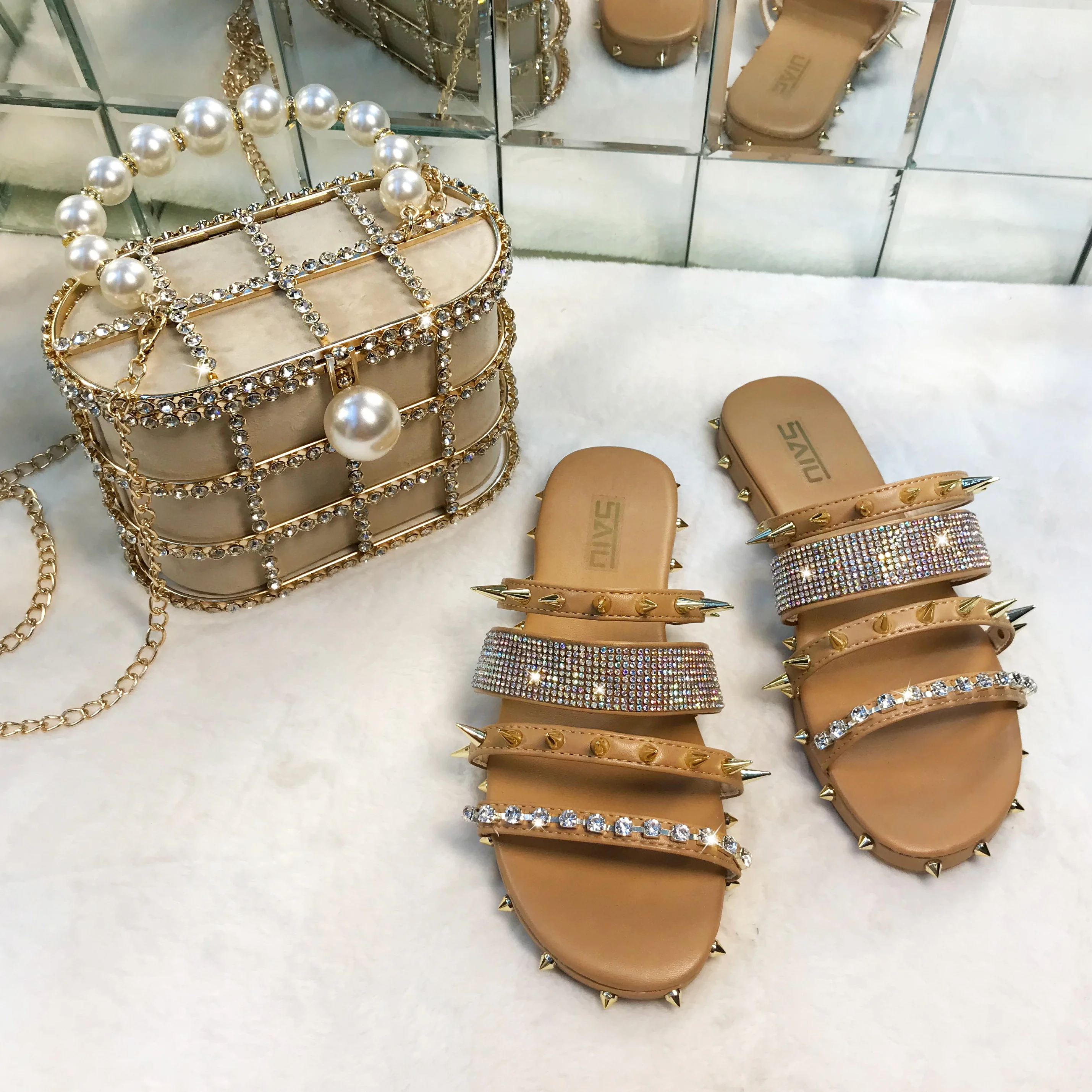 

Fashion Set Lady's Matching Slippers And Purses Set With Pearl Purses and Rivet Women Slippers, Black/beige