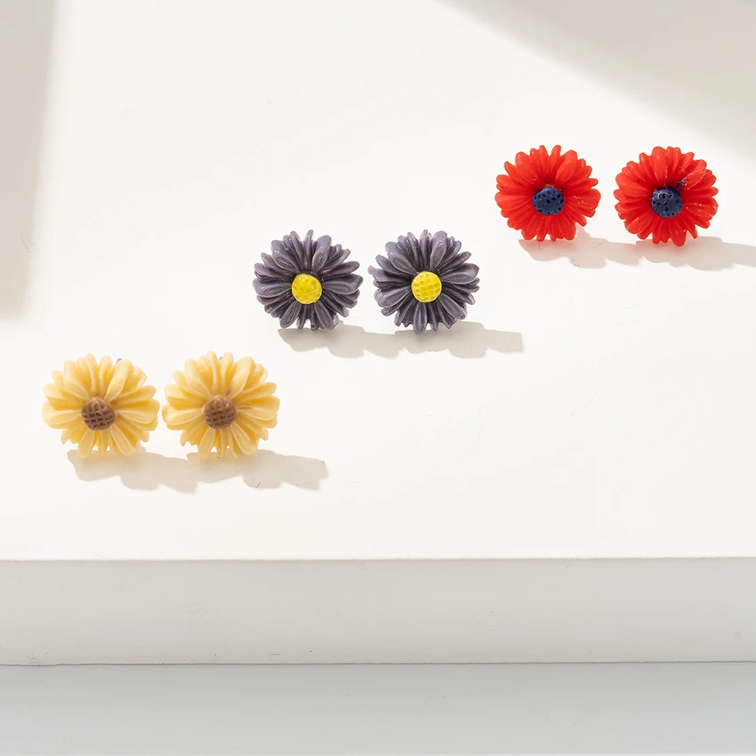 

Summer New Cute White Daisy Flowers Resin Stud Earrings for Women Lady