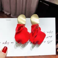 

Barlaycs 2020 Fashion Designer Statement Vintage Charm Rose Flower Petal Resin Acrylic Tassel Drop Earrings for Women Jewelry