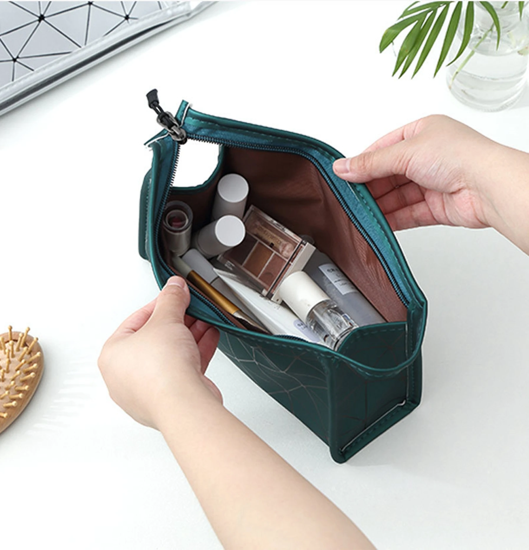 所有行业  行李箱与箱包  特殊用途箱包  化妆包与化妆盒  产品说明