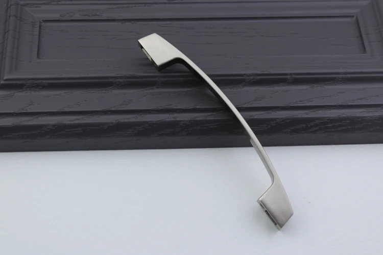 Good quality drawer furniture hardware products aluminum profile kitchen cabinet door pull handles