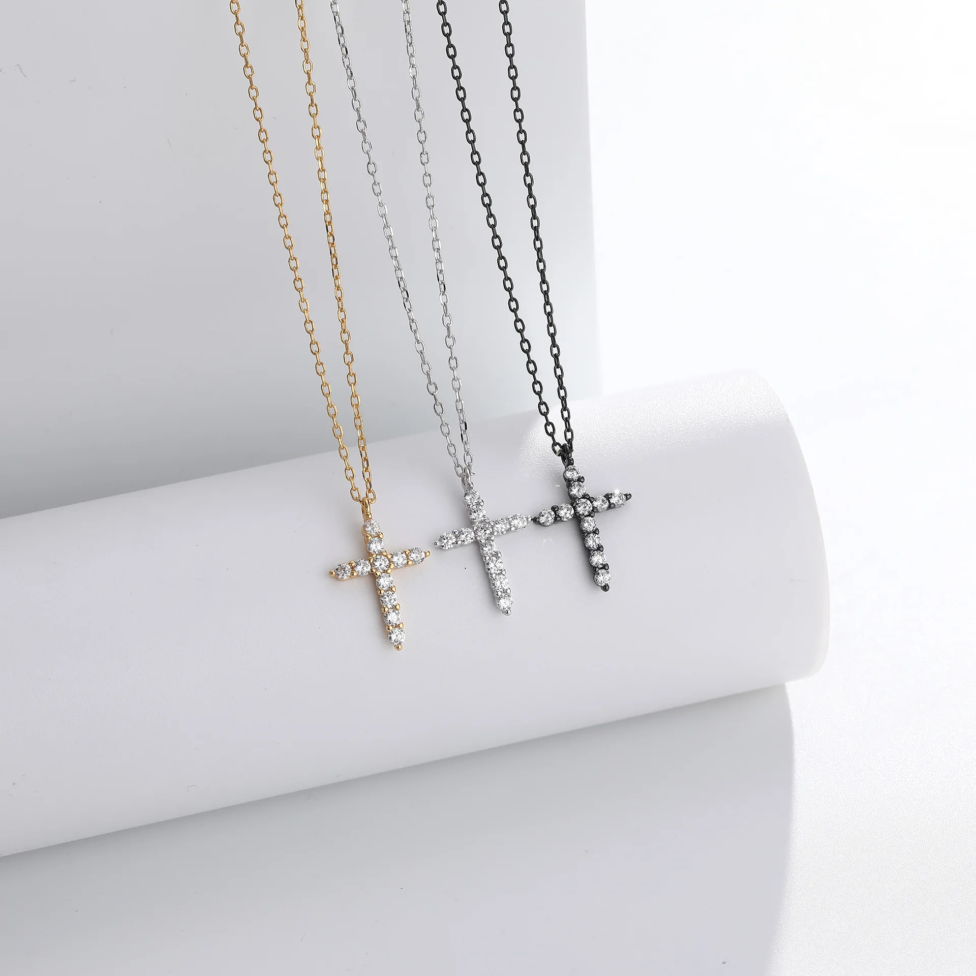 Wholesale Fashion Jewelry 925 Sterling Silver Light Luxury Cross Diamond Cubic Zircon Gold Plated Necklace Jewelry for Women