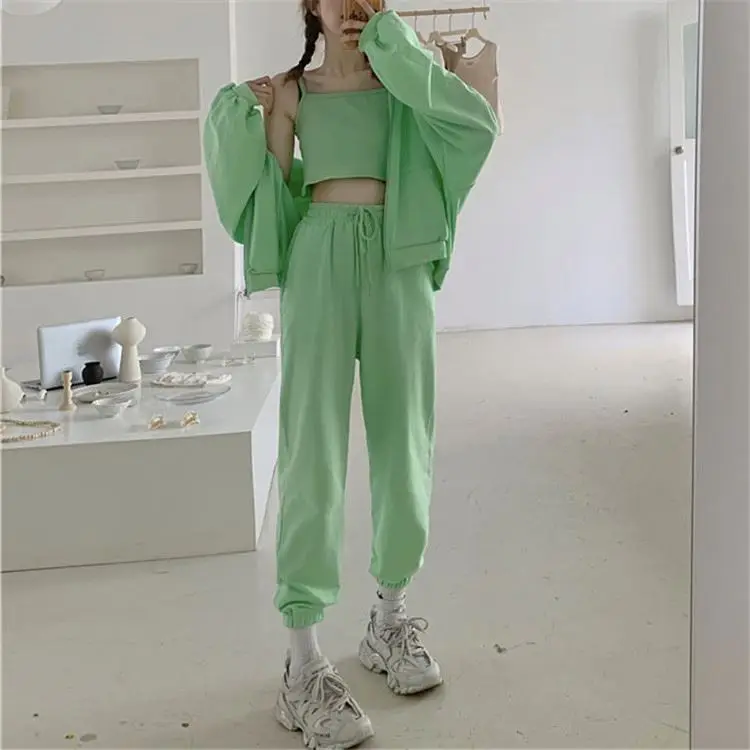 

Fashionable Woman Clothes 2021 Trending Jogger Set Active Wear Outdoor Workout Women Fitness Wear Tight Apparel Jogger