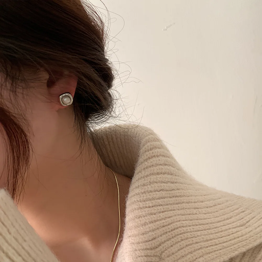 

New Fashion Korean Small Stud Earrings Pearl Gold Statement Earrings, As picture