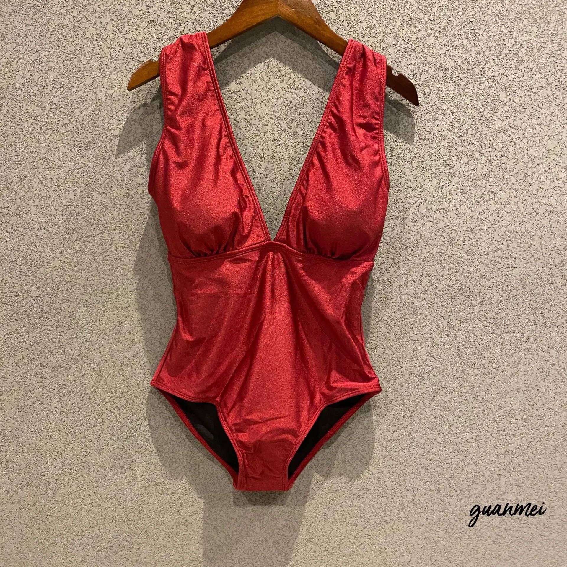 

YZ-0743 Ins Contracted Wind Restoring Ancient Ways Is Light Sexy Backless V-neck Swimsuit Sexy One Piece Swimsuit Red