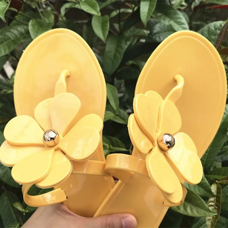 

Wholesale 2022 new style fashion jelly ladies beach slippers women latest lady young girl summer flower pvc footwear for girl