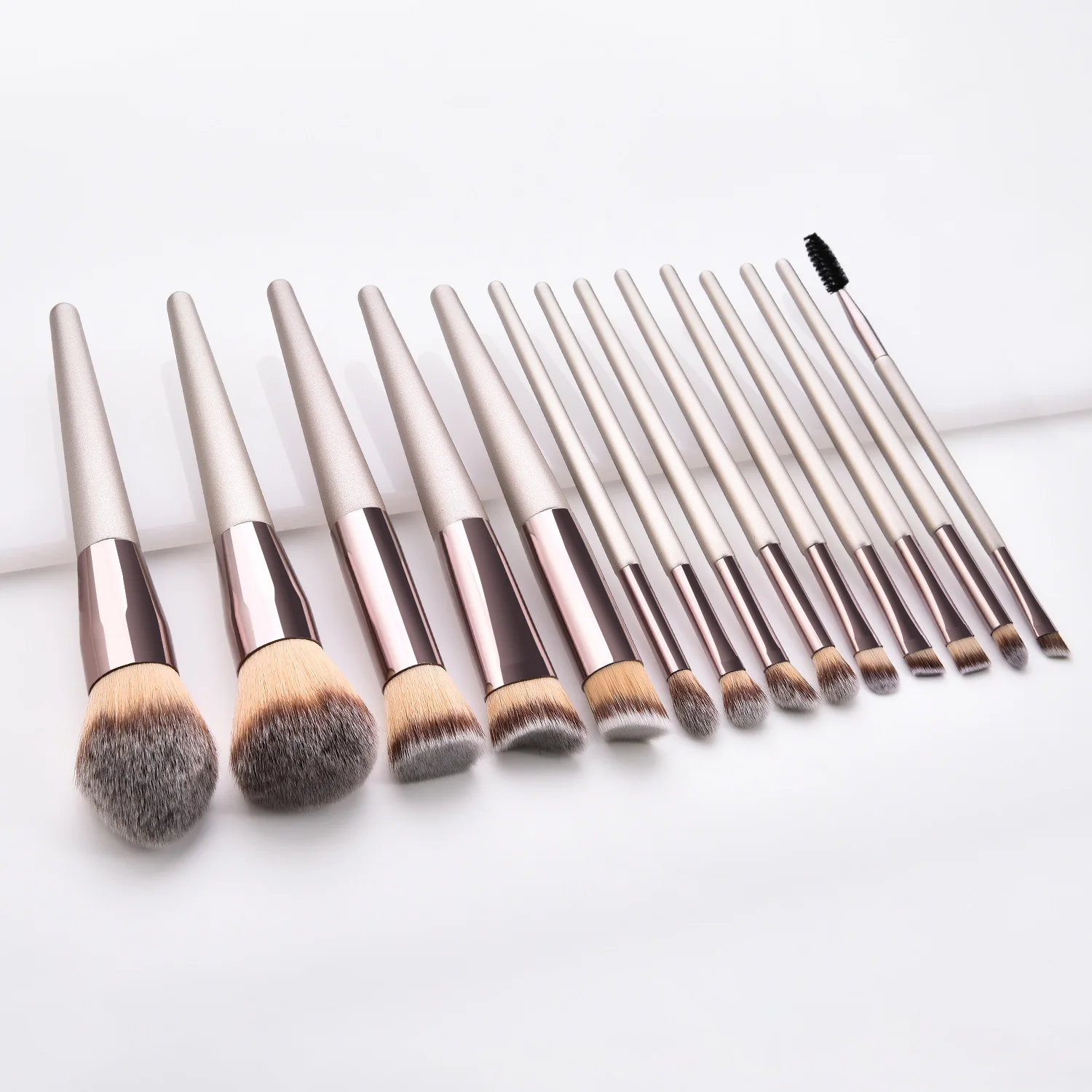 

Wholesale Beauty 14 Pcs Champagne Gold Synthetic Cosmetic Eyeshadow Makeup Brushes Set With Packaging