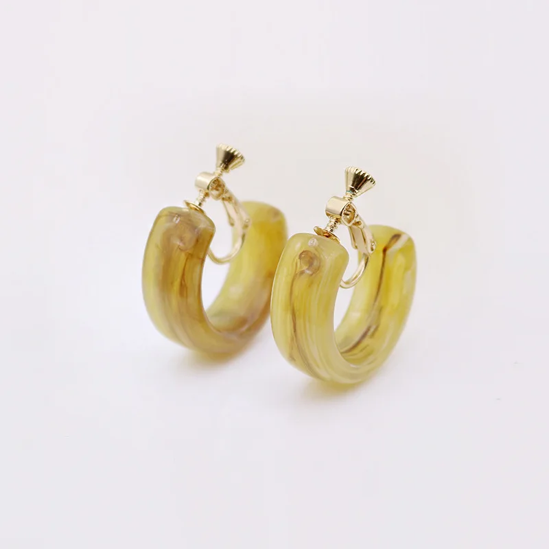 

American Fashion New Screw Ear Clip Earrings Korea Color Resin Acrylic Geometric C-Shaped Clip On Earring For Women, Like picture