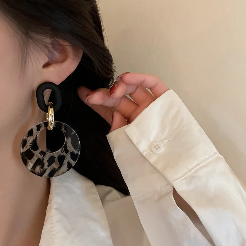 

fashion trendy gray leopard acrylic dangling earrings