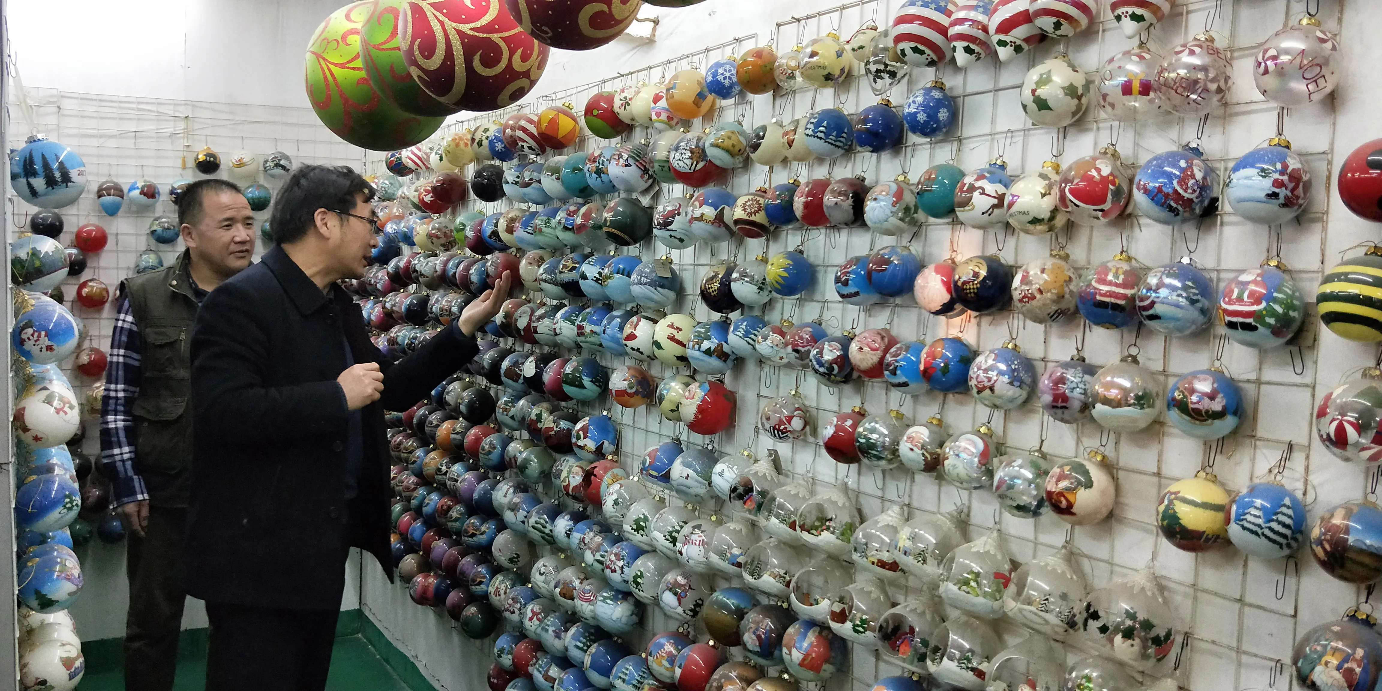 
Custom wholesale inside-bottle decorative painting ornaments christmas decorations ball glass for crafts 