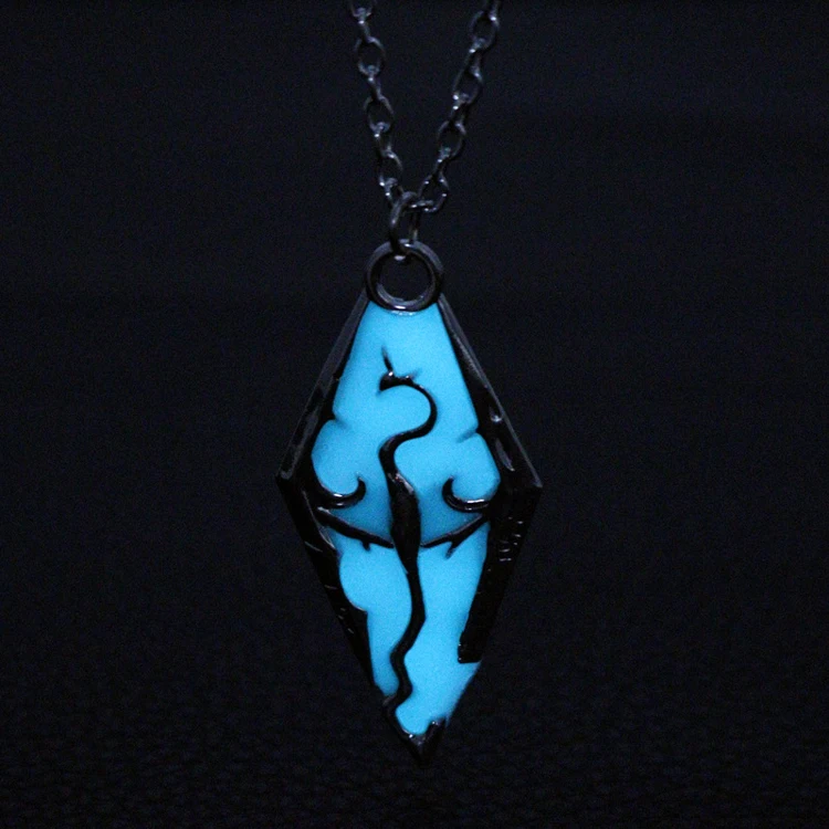 

Luminous Dragon Pendant Necklace Glow In The Dark The Elder Scrolls V Skyrim Bijouterie Men Cosplay Gift Accessories Low MOQ, Silver