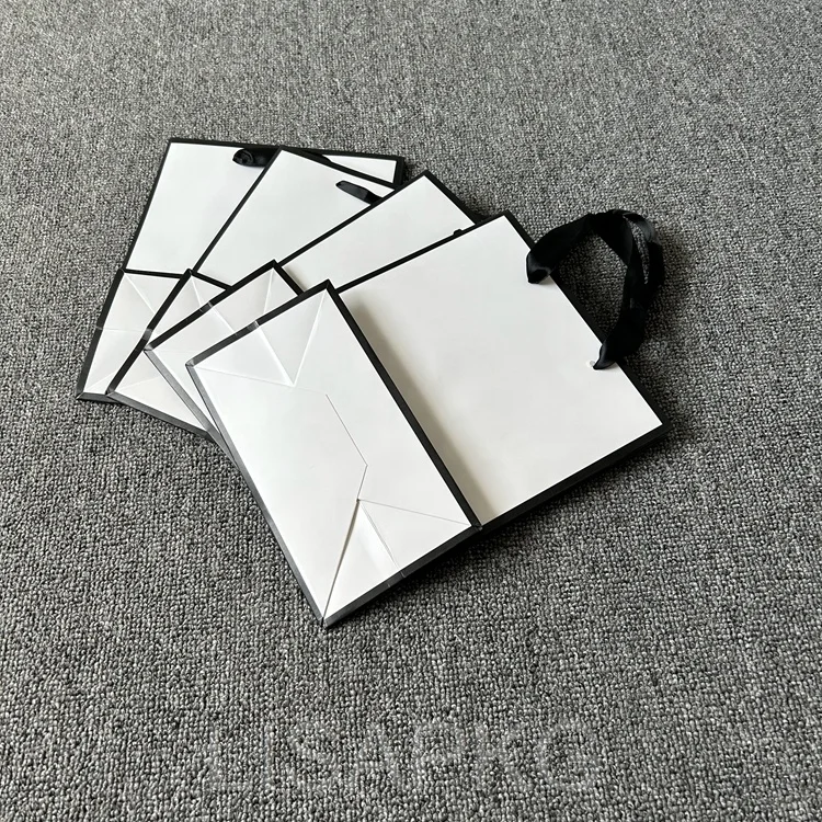 

Free Sample Low MOQ wholesale white matte gift paper bags for COSMETIC beauty boutique makeup gifts promotion