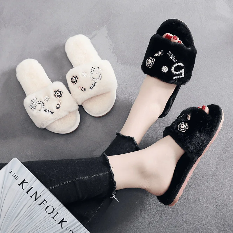 

New plush shoes manufacturers wholesale Korean flip flops and wear anti-skid flat bottom plush slippers outside the home