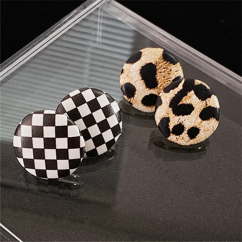 

2021 Autumn Winter Fashion Round Lattice Leopard Stud Earrings For Women Korean Style Jewelry pendientes Wholesale