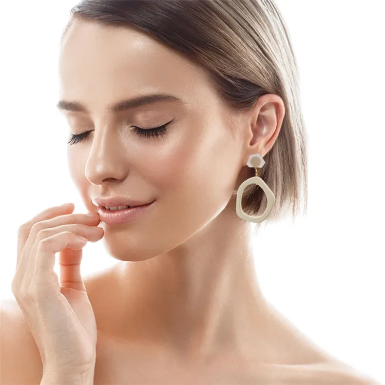

New European and American exaggerated big-name geometric hollow spray paint multi-layer earrings simple earrings, Picture shows