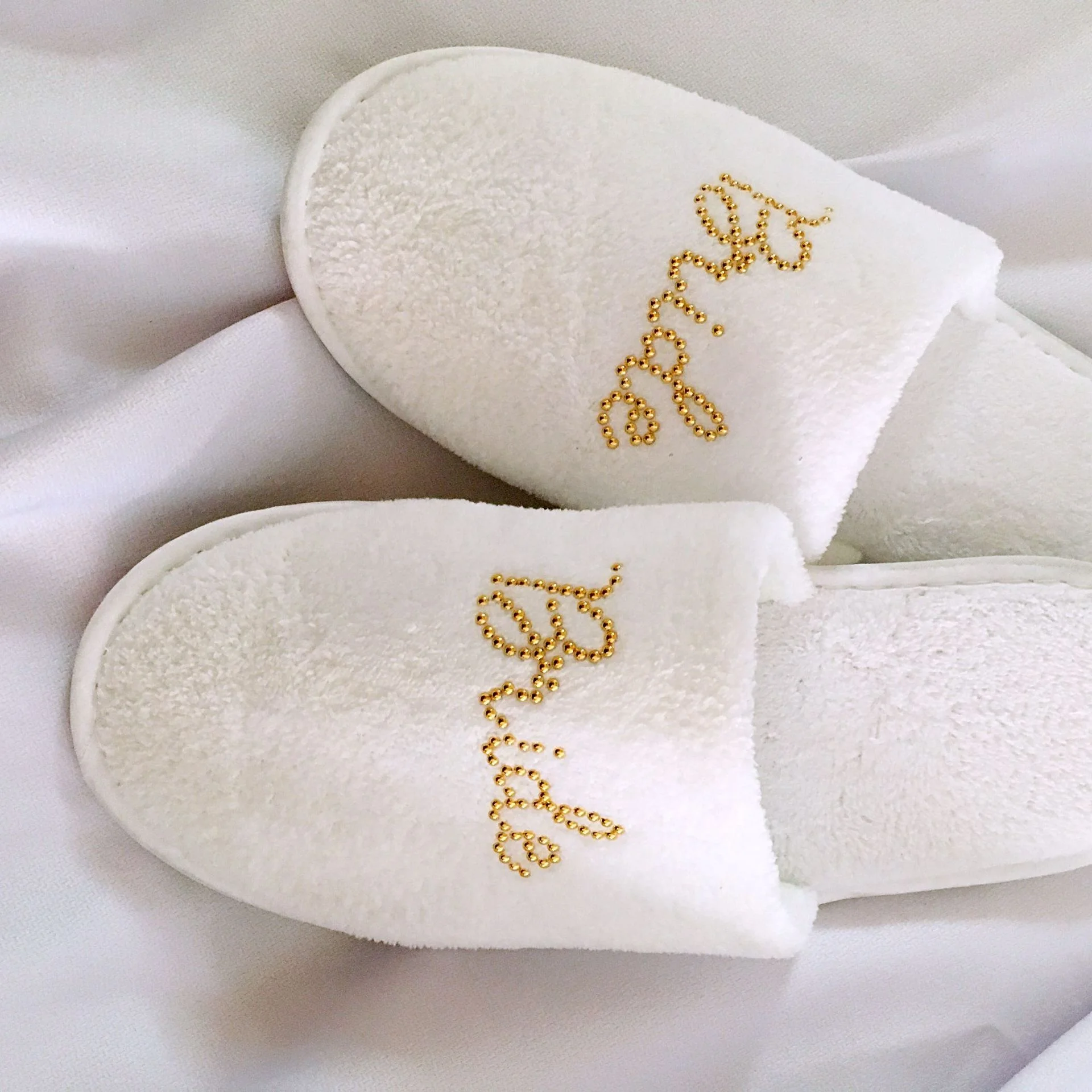 

ZB-141 Personalized Cheap White Wedding Slipper For Guest Bride Spa Slipper