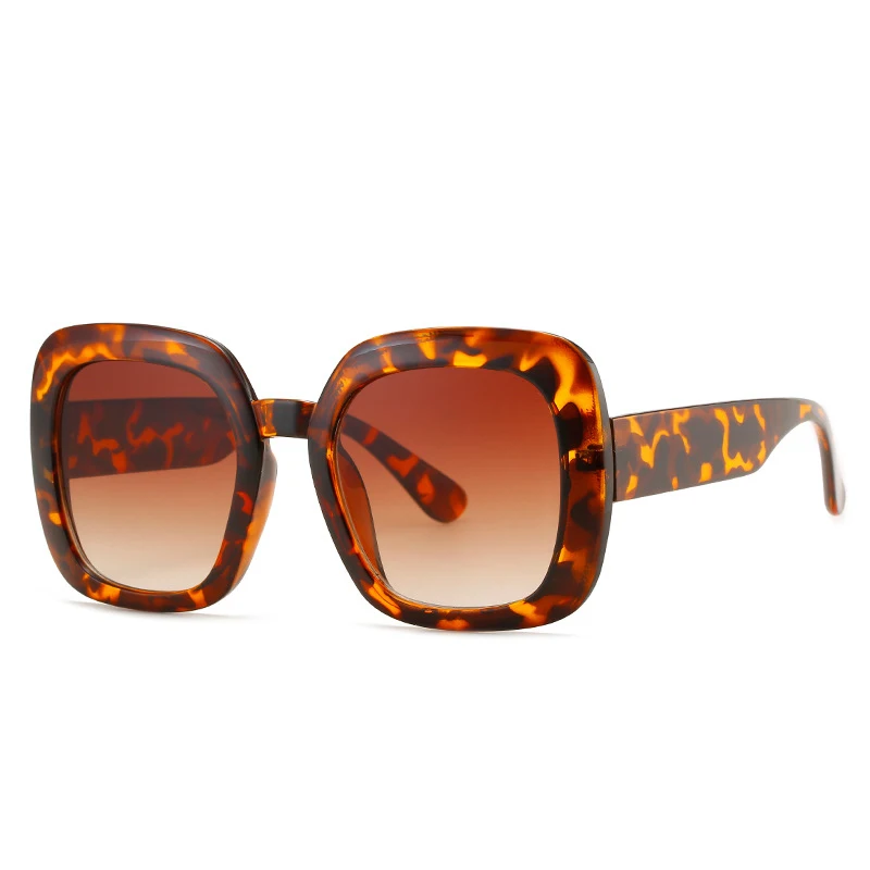 

Qmoon Wholesale New Fashion Women's Plastic Square Sunshade Sunglasses UV400 Retro Designer Print Sunglasses