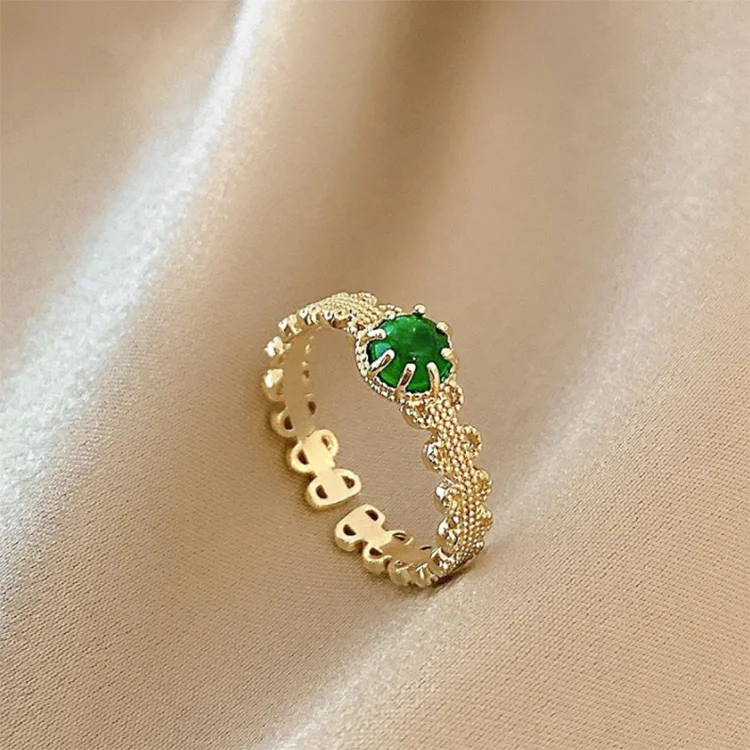 

2022 fashion wholesale smart 18k gold wedding anniversary metal rings with green emerald, Picture shows