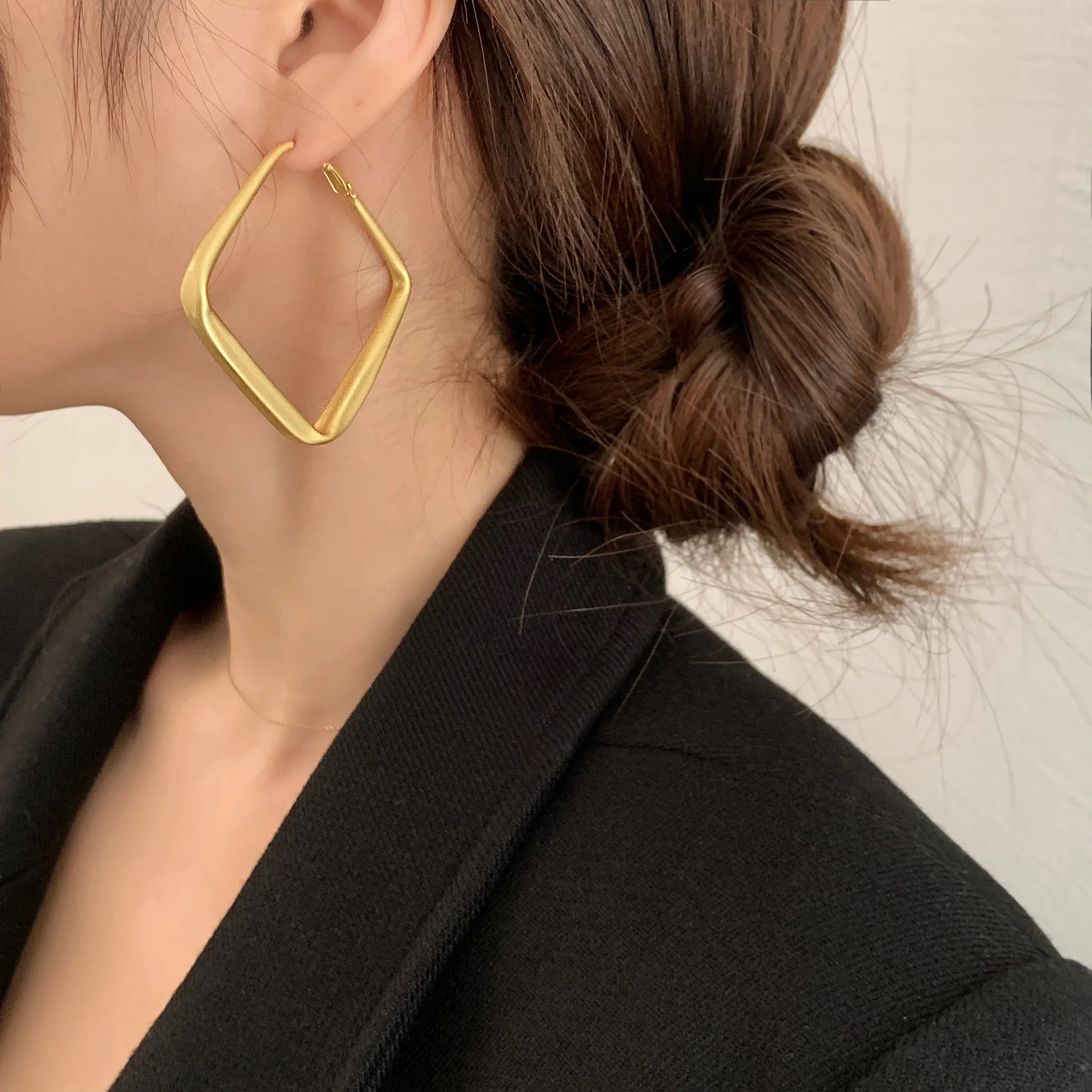 

JUHU 2021 New matte gold exaggerated alloy ear buckle simple rhombus earrings punk square alloy jewelry for women