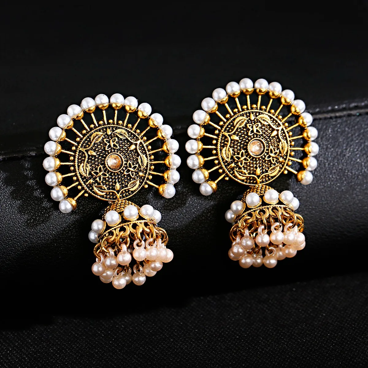 

Gold Carved Indian Jhumka Earrings For Women Vintage Sector Pearl Bell Tassel Dangling Earrings Jewelry