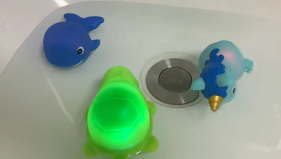 2022 Bath Toy Custom Light Up On Water Flashing Animal Pink Whale