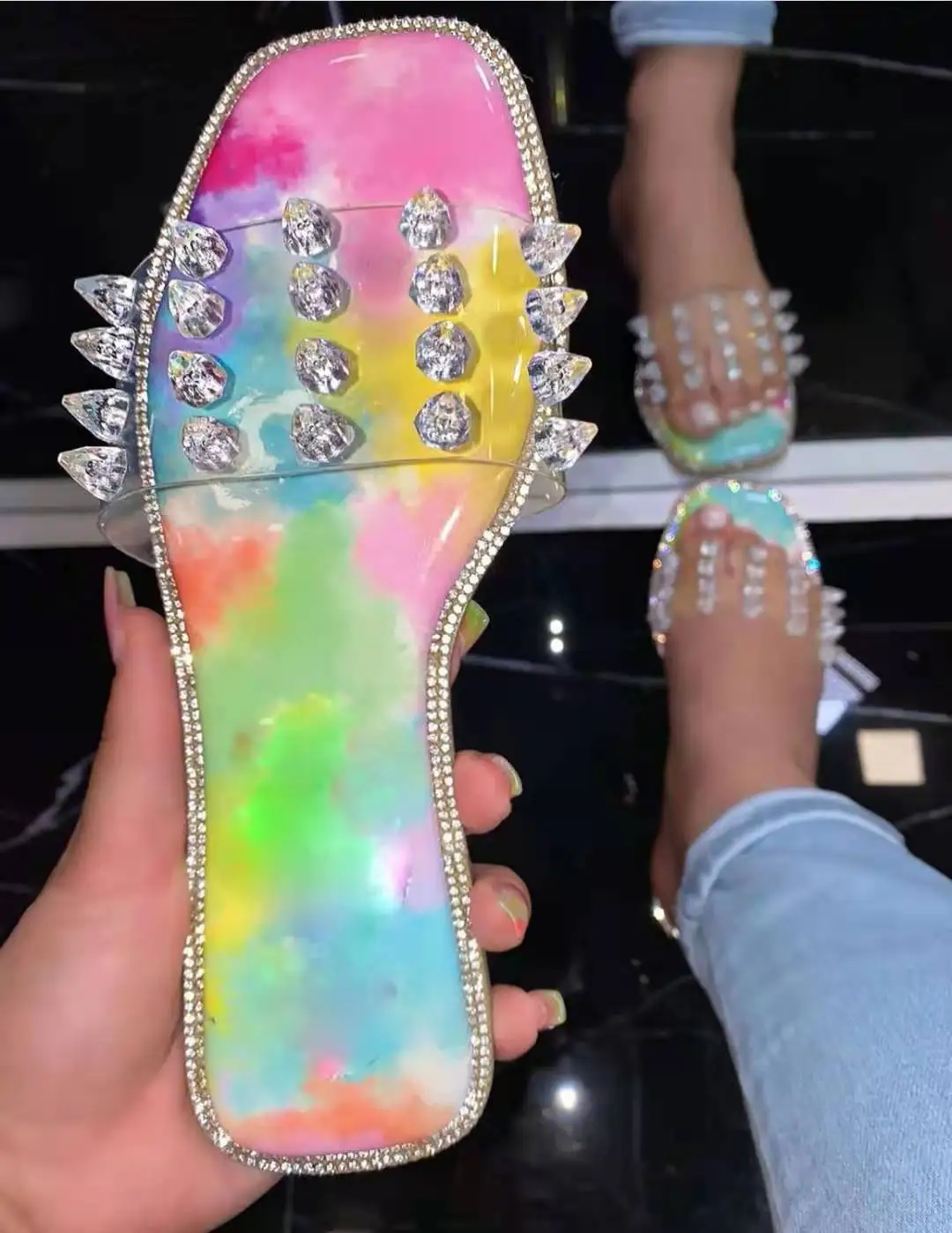 

Tie dye lady luxury beach rivet flat slippers outdoor clear diamond slippers slides bling rhinestone flat sandals for women, Picture
