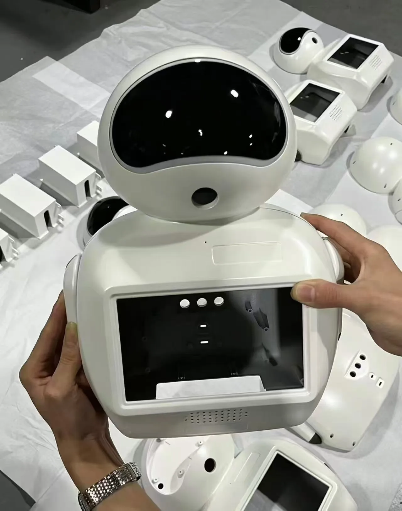 Custom Manufacturing Services | 3D Printing, CNC, Injection Molding Robot Shell