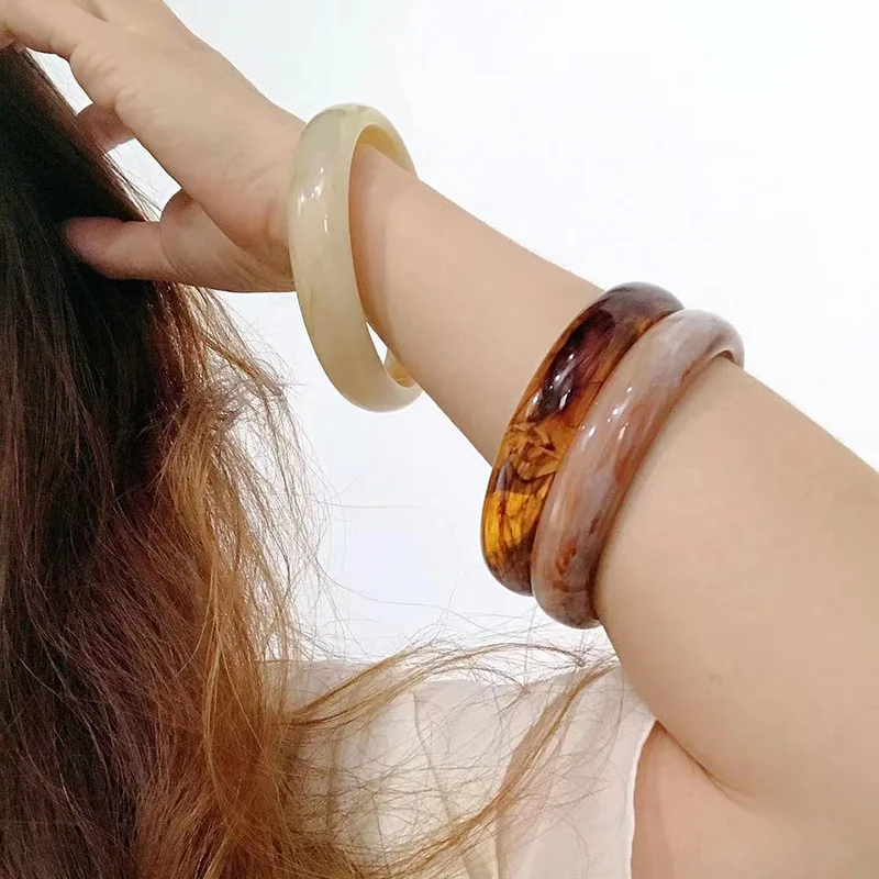 

2022 Latest Design Fashion Trend Jewelry Bangle Retro Transparent Tortoiseshell Resin Acrylic Cuff Bracelet For Women