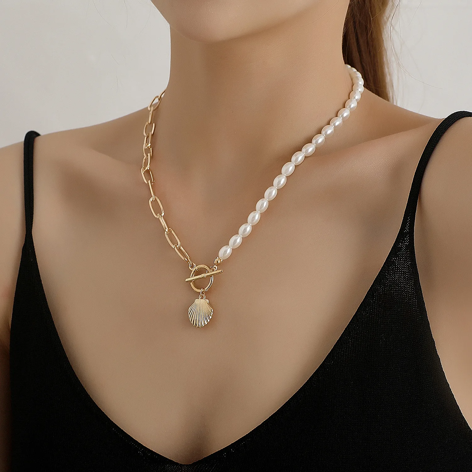 

New Fashion Beaded Pearl Necklace Scallop Pendant Personality Gold Necklace For Women