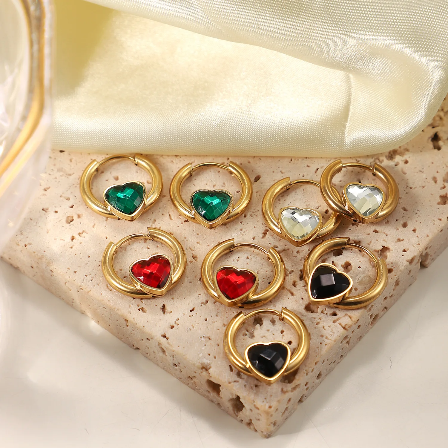 

New Plating 14k Gold Heart-shaped Zircon Hoop Earrings Stainless Steel Huggies Earrings For Women 2021