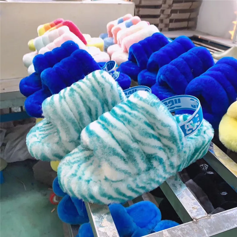 

Wholesale Comfortable custom slides with logo Sippers for Women
